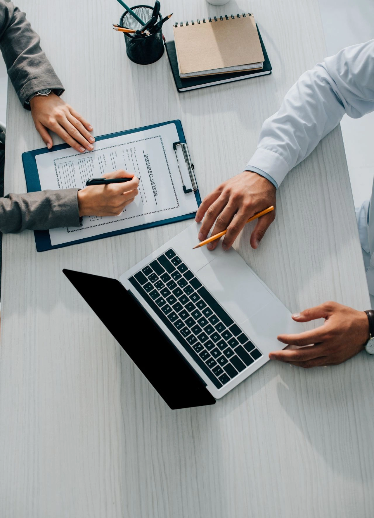 Consulta de seguro empresarial con asesor