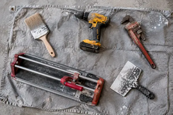 Por qué un handyman se cotiza por el oficio más riesgoso que hace